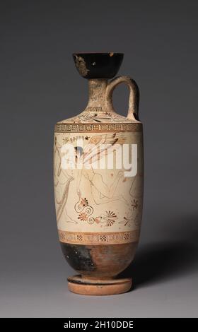 Lekythos macinato bianco (serbatoio olio): Atalanta ed Erotes, 500–490 a.C. Attribuito a Douris (greco, Attico, attivo c.. 500-470 A.C.). Ceramica; totale: 31.8 cm (12 1/2 poll.). Foto Stock