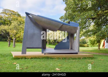 Londra, Regno Unito. 15 ottobre 2021. 'Palanquin' di Anthony Caro, parte della mostra all'aperto Frieze Sculpture nel Regent's Park. Credit: Vuk Valcic/Alamy Live News Foto Stock