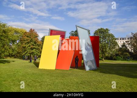 Londra, Regno Unito. 15 ottobre 2021. 'Untitled' di Jose Pedro Croft, parte della mostra all'aperto Frieze Sculpture nel Regent's Park. Credit: Vuk Valcic / Alamy Live News Foto Stock