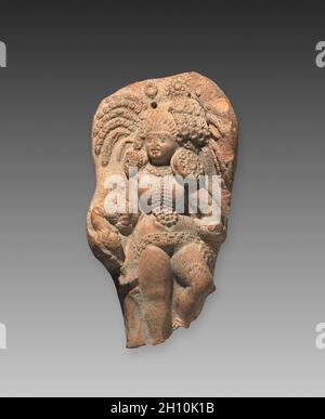 Figura femminile, probabilmente una divinità della natura (Yakshi), c. 75 BC. India, Shunga Periodo (c. 187-78 BC). La terracotta; complessivo: 11,5 cm (4 1/2 in.). Foto Stock