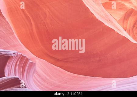 Viola, pietra arancione per sfondo Foto Stock