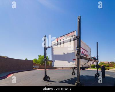 Nevada, SEP 22, 2021 - CONTENITORE DI CIALDE fuori di una casa Foto Stock