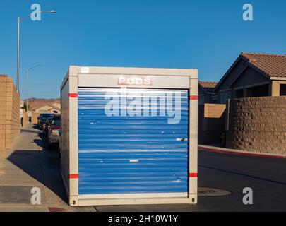 Nevada, SEP 22, 2021 - CONTENITORE DI CIALDE fuori di una casa Foto Stock