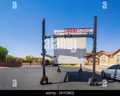 Nevada, SEP 22, 2021 - CONTENITORE DI CIALDE fuori di una casa Foto Stock