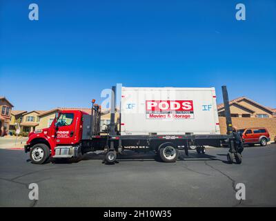 Nevada, SEP 22, 2021 - CONTENITORE DI CIALDE fuori di una casa Foto Stock