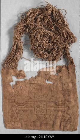 Mummy Bundle 'Mask', 200 BC-1. Perù, Costa del Sud, Valle dell'Ica, sito di Ocucaje, stile Paracas (700 AC-AD1). Tela cerata, verniciata: Cotone; totale: 71 x 29.2 cm (27 15/16 x 11 1/2 poll.). Foto Stock