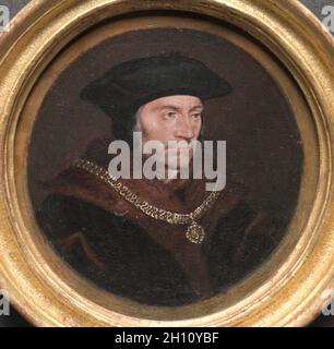 Ritratto di Sir Thomas More, 1600. Seguace di Hans Holbein (tedesco, 1497/98-1543). Olio su legno in una cornice di legno dorato; incorniciata: 8.6 x 8.6 x 1.3 cm (3 3/8 x 3 3/8 x 1/2 poll.); diametro: 6.5 cm (2 9/16 poll.); non incorniciata: 6.7 x 6.4 cm (2 5/8 x 2 1/2 poll.); diametro della cornice: 8 cm (3 1/8 poll.). Foto Stock