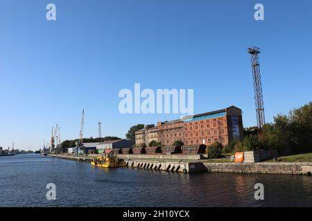 Canale commerciale a Liepaja, Lettonia occidentale Foto Stock