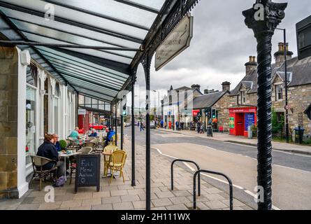 Cafe on the High Street (Atholl Road), Pitlochry, Scozia, Regno Unito Foto Stock