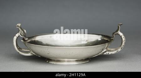 Stemless Kylix, c. 200s BC. La Grecia, c. Iii secolo A.C. Argento; diametro: 15 cm (5 7/8 in.); complessivo: 6.1 x 18.2 cm (2 3/8 x 7 3/16 in.). Foto Stock