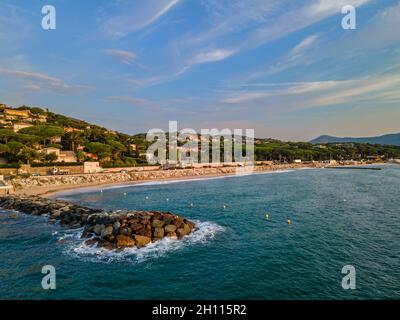 La Croisette spiaggia di Sainte-Maxime in Costa Azzurra (Francia meridionale) Foto Stock