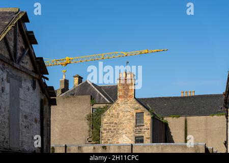 15 ottobre 2021. Elgin, Moray, Scozia, Regno Unito. Questa è una scena di strada dal centro della città di Elgin in una soleggiata mattinata di ottobre. Foto Stock