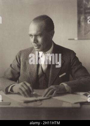 James Weldon Johnson (1871-1938), scrittore americano e attivista per i diritti civili, ritratto seduto, Doris Ulmann, 1925 Foto Stock