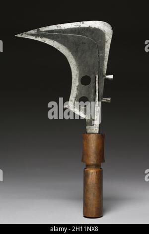 Lama a falce (tromba), 1800. Africa, Africa Centrale, Repubblica Democratica del Congo, Mangbetu maker. Ferro e legno; totale: 20 cm (7 7/8 in.). Foto Stock