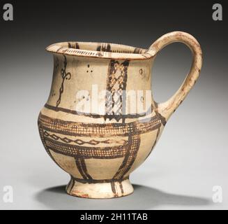 Caraffa, c. 1450-1200 A.C. Cipro, tardo cipriota II. White slip ware; diametro: 10.3 cm (4 1/16 in.), in totale: 13,3 x 11,6 cm (5 1/4 x 4 9/16 in.); diametro di piede: 6,3 cm (2 1/2 in.). Foto Stock