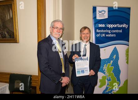 Londra, Regno Unito. 2 aprile 2019. Sir David Amess MP incontra i rappresentanti della pesca britannica presso la Camera dei Comuni. Necrologia: Sir David è stato tragicamente condannato a morte nel suo collegio elettorale venerdì 15 ottobre 2021. Sir David era deputato dal 1983. Credit: Maureen McLean/Alamy Foto Stock