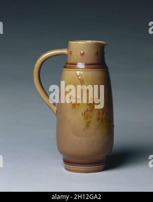 Piccolo lanciatore, 1885. Martin Rettig (American, 1869-1956), Rookwood Pottery Company (American, istituita nel 1880). Terracotte; complessivo: 13,8 x 9 cm (5 7/16 x 3 9/16 in.). Foto Stock