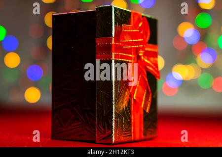 Natale concetto con decorazione e bokeh lighs sfondo Foto Stock