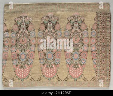 Due pezzi da una sciarpa, 1700s. Iran, XVIII secolo. Brocade; complessivo: 38,7 x 49 cm (15 1/4 x 19 5/16 in.). Foto Stock