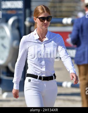 MIAMI BEACH, Florida - Aprile 06: Jennifer Gates partecipa alla fermata del Longines Global Champions Tour a Miami Beach. Jennifer è la figlia di Bill e Melinda Gates il 6 aprile 2018 a Miami Beach, Florida.Credit: Hoo-Me.com / MediaPunch***NO NY DALLIES*** Foto Stock