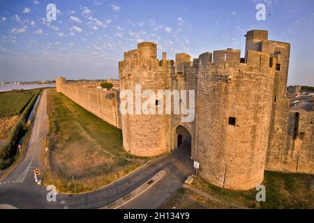 FRANCIA. GARD (30) AIGUES MORTES. MURA ORIENTALI DELLA CITTÀ MURATA: PORTA DELLA REGINA. Foto Stock