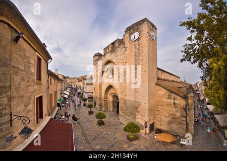 FRANCIA. GARD (30) AIGUES MORTES. LA CHIESA DI NOTRE DAME DES SABLONS, L'ULTIMO TESTIMONE DELL'IMBARCO DI ST. LUIGI PER LE CROCIATE. DURANTE IL RESTO Foto Stock