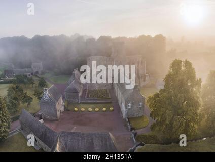 FRANCIA. MANICA (50) IMMAGINE AEREA DELL'ABBAZIA DI HAMBYE Foto Stock