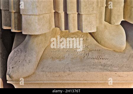 FRANCIA. PARIGI (75) CATTEDRALE DI NOTRE-DAME. ALL'ALTEZZA DELLA GALLERIA DEI RE, SOPRA I TRE PORTALI DELLA FACCIATA OVEST. LE 28 STATUE SONO IL KIN Foto Stock