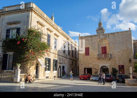 Mdina, Malta - 12 ottobre 2021: Gente per le strade dell'antica città di Mdina, Malta. Foto Stock