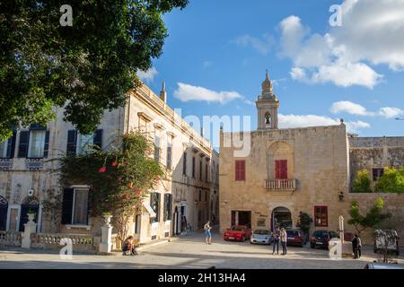 Mdina, Malta - 12 ottobre 2021: Gente per le strade dell'antica città di Mdina, Malta. Foto Stock