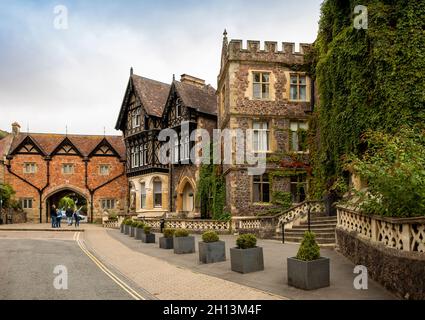 Regno Unito, Inghilterra, Worcestershire, Great Malvern, Priory Gatehouse e Abbey Hotel Foto Stock