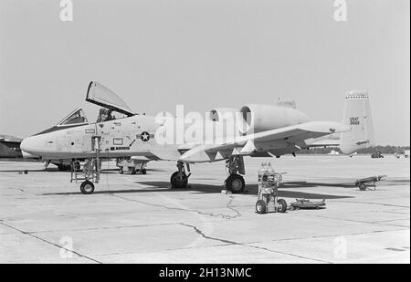 A Republic A-10A Thunderbolt 'Warthog' Jet Fighter della USAF, United States Air Force. Foto scattata il 10 luglio 1980 alla RAF Mildenhall in Inghilterra. Numero di serie 31668. Foto Stock