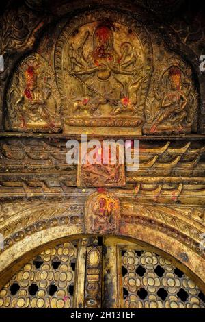 Dettaglio del Tempio di Changu Narayan considerato il tempio più antico del Nepal, situato a Changunarayan nella Valle di Kathmandu, Nepal. Foto Stock