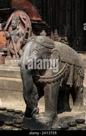 Dettaglio del Tempio di Changu Narayan considerato il tempio più antico del Nepal, situato a Changunarayan nella Valle di Kathmandu, Nepal. Foto Stock