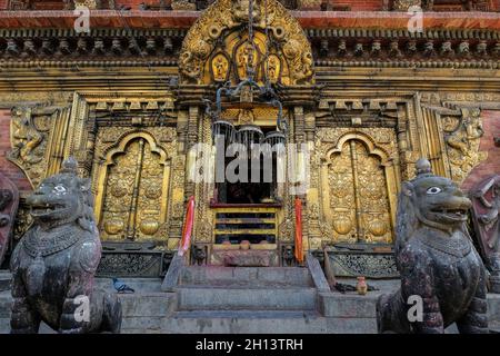 Dettaglio del Tempio di Changu Narayan considerato il tempio più antico del Nepal, situato a Changunarayan nella Valle di Kathmandu, Nepal. Foto Stock