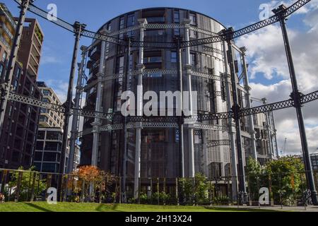 Gasholders Buildings a King's Cross, Londra, Regno Unito, 15 ottobre 2021. Foto Stock