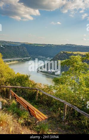 Vista sulla valle del Reno con Loreley da Sentiero escursionistico Rheinsteig, luoghi da favola in Germania Foto Stock