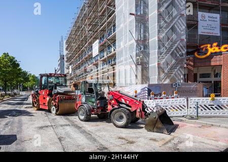 Straßenbauarbeiten zur Fahrbahnerneuerung in Kiel sorgen für Verkehrsstaus in der Innenstadt Foto Stock