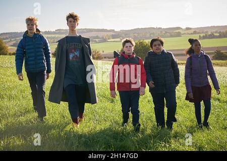 TOM TAYLOR, ANGUS IMRIE, RHIANNA DORRIS, DEAN CHAUMOO E LOUIS ASHBOURNE SERKIS NEL BAMBINO CHE SAREBBE RE (2019), DIRETTO DA JOE CORNISH. Credit: Big Talk Pictures/Working Title Films/Album Foto Stock