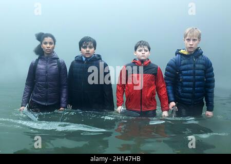 TOM TAYLOR, RHIANNA DORRIS, DEAN CHAUMOO E LOUIS ASHBOURNE SERKIS NEL BAMBINO CHE SAREBBE RE (2019), DIRETTO DA JOE CORNISH. Credit: Big Talk Pictures/Working Title Films/Album Foto Stock