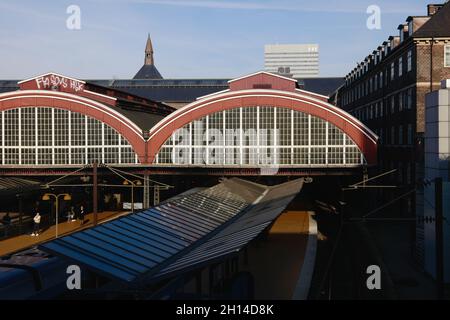 Stazione centrale di Copenaghen (Københavns Hovedbanegård), Danimarca, Scandinavia, ottobre 2021 Foto Stock