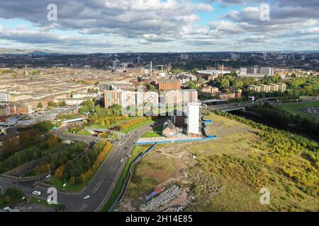 Vista aerea del drone di Scotstoun Glasgow che mostra nuovi blocchi di alloggio per studenti Foto Stock