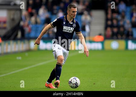 Londra, Regno Unito. 16 ottobre 2021. Jed Wallace di Millwall in azione durante il gioco. EFL Skybet Championship Match, Millwall / Luton Town al Den di Londra sabato 16 ottobre 2021. Questa immagine può essere utilizzata solo a scopo editoriale. Solo per uso editoriale, licenza richiesta per uso commerciale. Nessun uso in scommesse, giochi o un singolo club/campionato/player pubblicazioni. pic di Steffan Bowen/Andrew Orchard sport fotografia/Alamy Live news credito: Andrew Orchard sport fotografia/Alamy Live News Foto Stock