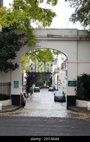 Ingresso a Belgrave Mews North, Belgravia, Londra, ottobre 2021 Foto Stock