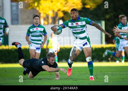 Treviso, Italia. 16 ottobre 2021. Monty Ioane (Benetton Treviso) durante il Benetton Rugby vs Ospreys, United Rugby Championship match a Treviso, Italy, October 16 2021 Credit: Independent Photo Agency/Alamy Live News Foto Stock