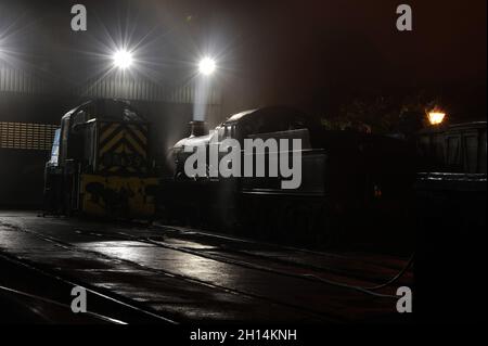 'Erlestoke Manor' sul capannone a Bridgnorth con un diesel di Classe 14. Foto Stock