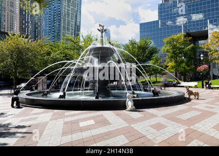 Fontana dei cani nel Berczy Park. Toronto, Ontario, Canada. Foto Stock