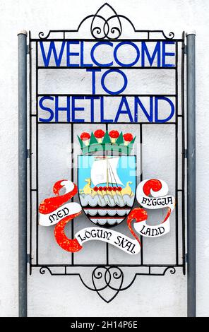 Benvenuto al cartello Shetland in Lerwick, Mainland, Shetland, Scozia, Regno Unito Foto Stock