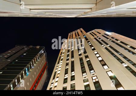 Edifici del quartiere Arena nel centro di Leeds. CLV (a sinistra) Arena Point (in alto) e Altus House (a destra), l'edificio più alto dello Yorkshire Foto Stock