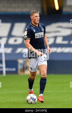 LONDRA, REGNO UNITO. 16 OTTOBRE Daniel Ballard di Millwall durante la partita Sky Bet Championship tra Millwall e Luton Town al Den, Londra sabato 16 ottobre 2021. (Credit: Ivan Yordanov | MI News) Credit: MI News & Sport /Alamy Live News Foto Stock